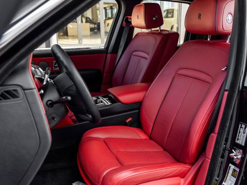 Used 2023 Rolls-Royce Cullinan image 25