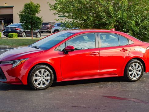 Used 2021 Toyota Corolla LE FWD image 4