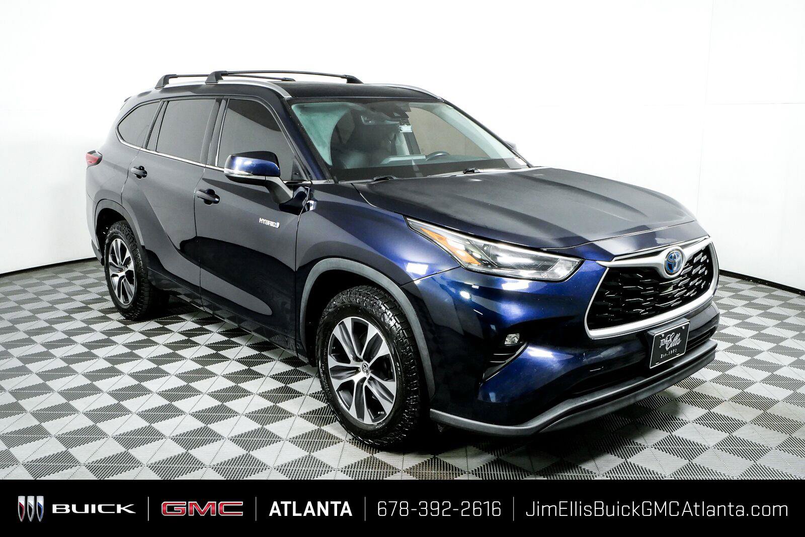 Used 2021 Toyota Highlander XLE FWD image 1