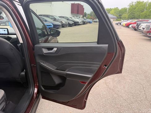 Used 2021 Ford Escape SE w/ SE Sport Appearance Package AWD/4WD image 23