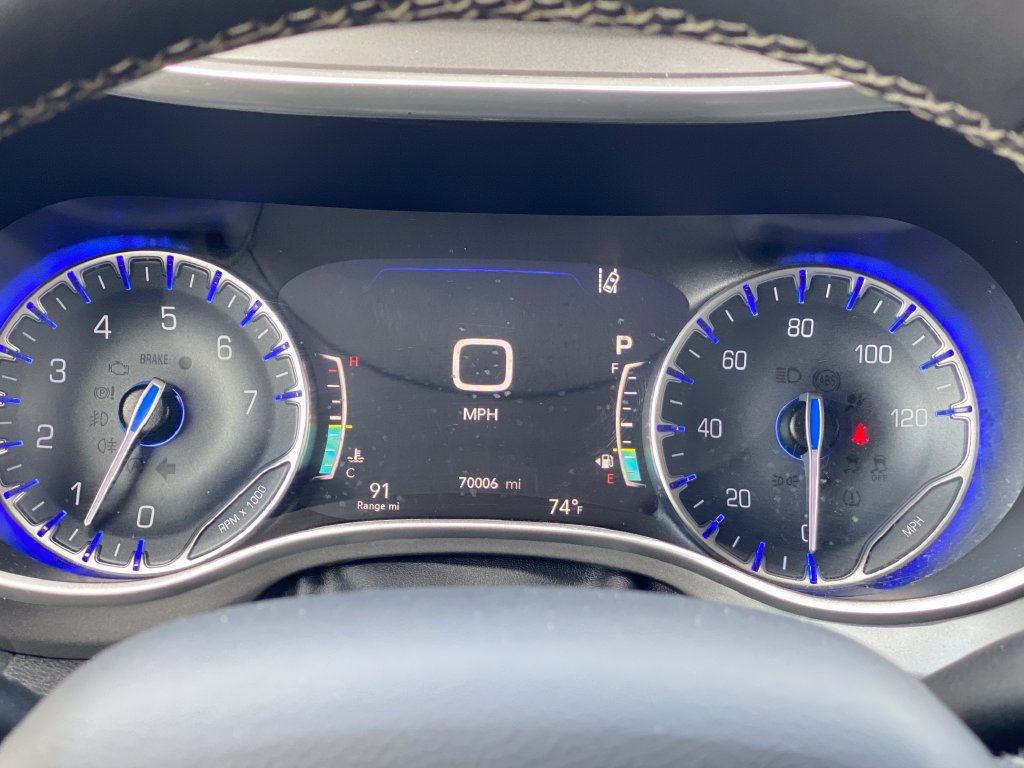 Used 2023 Chrysler Pacifica Touring-L FWD image 16