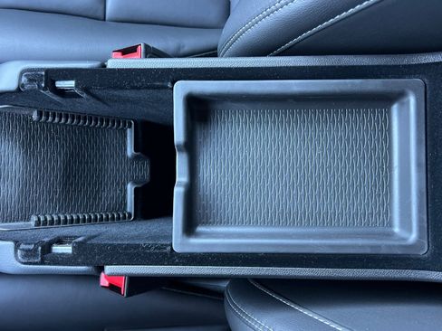 Certified 2025 Cadillac XT4 Premium Luxury image 33