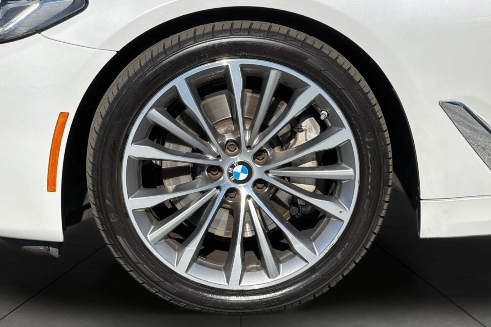 Used 2023 BMW 530i w/ Premium Package RWD image 25