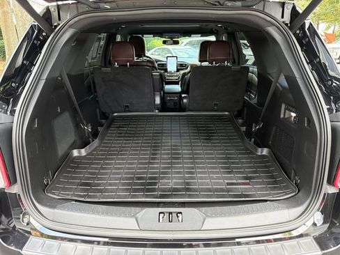Used 2020 Ford Explorer Platinum w/ Premium Technology Package AWD/4WD image 18