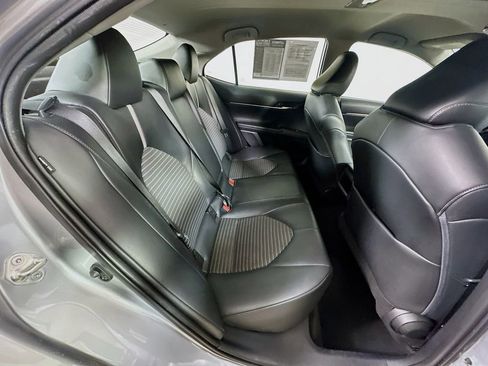 Used 2022 Toyota Camry SE image 10