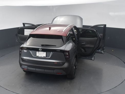 Used 2025 Nissan Kicks SR AWD/4WD image 24
