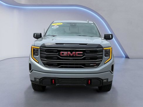 Used 2025 GMC Sierra 1500 AT4 w/ AT4 Premium Package AWD/4WD image 9