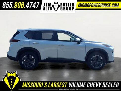 Used 2025 Nissan Rogue SV AWD/4WD image 4