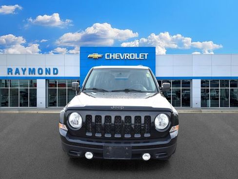 Used 2014 Jeep Patriot Latitude AWD/4WD image 8