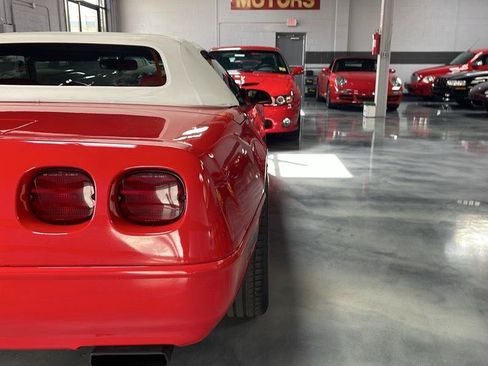 Used 1996 Chevrolet Corvette Convertible RWD image 11