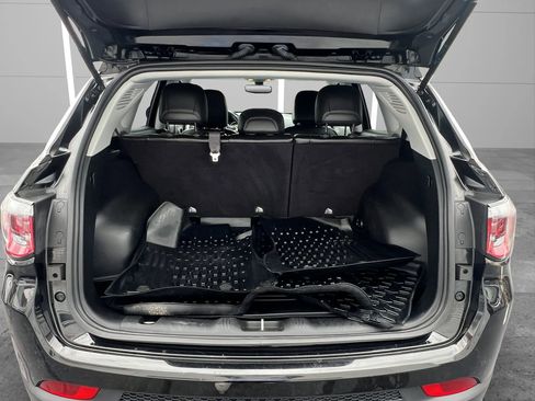 Used 2019 Jeep Compass Latitude image 10