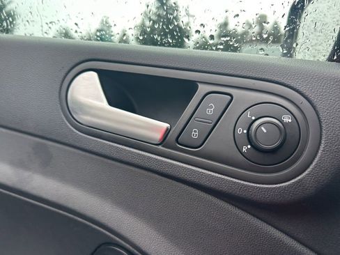 Used 2019 Volkswagen Beetle 2.0T S image 23