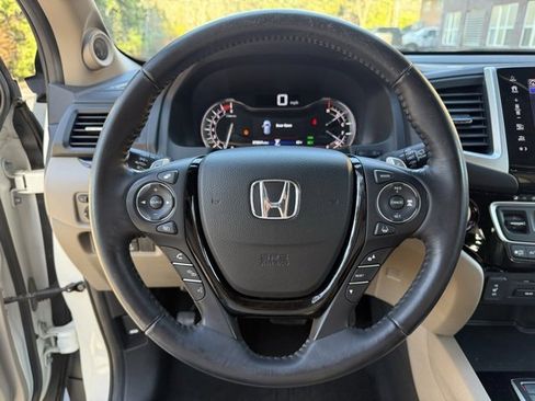 Used 2018 Honda Pilot Touring image 9