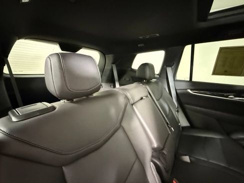 Used 2023 Cadillac XT6 Premium Luxury w/ Technology Package FWD image 32