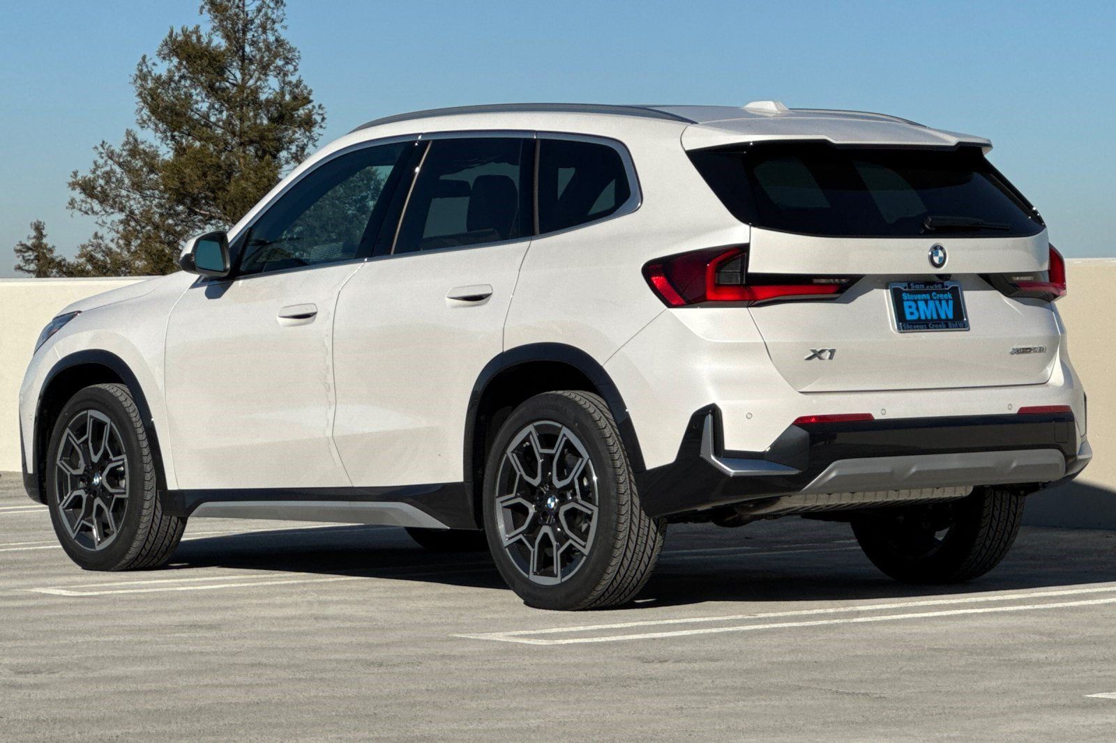 Used 2026 BMW X1 xDrive28i w/ Technology Package AWD/4WD image 3