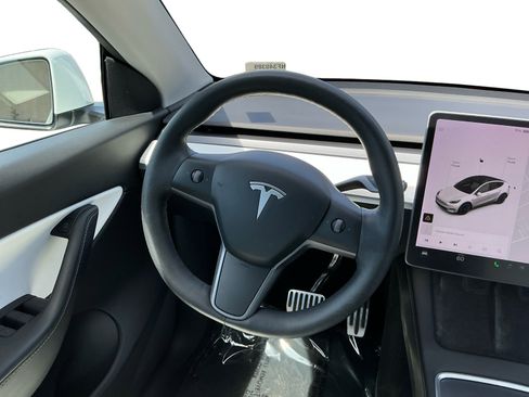 Used 2022 Tesla Model Y Long Range image 11