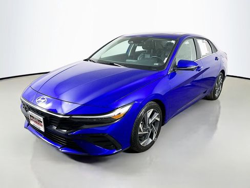 Used 2024 Hyundai Elantra Limited FWD image 3