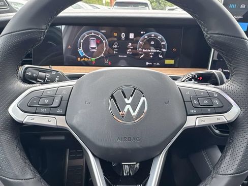 New 2026 Volkswagen Tiguan SEL R-Line AWD/4WD image 17