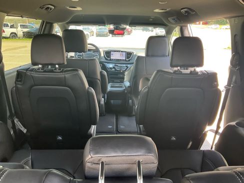 New 2027 Chrysler Pacifica Select w/ Family Tech Group FWD image 23