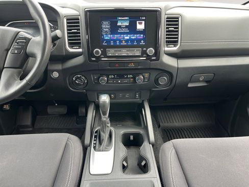 Used 2022 Nissan Frontier SV AWD/4WD image 13