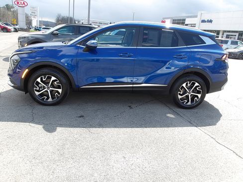 Used 2024 Kia Sportage EX image 4