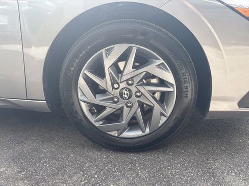 Used 2024 Hyundai Elantra SEL image 13