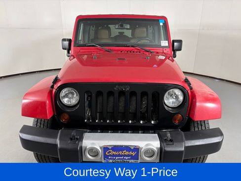 Used 2013 Jeep Wrangler Unlimited Sahara w/ Mopar Chrome Edition Group AWD/4WD image 5