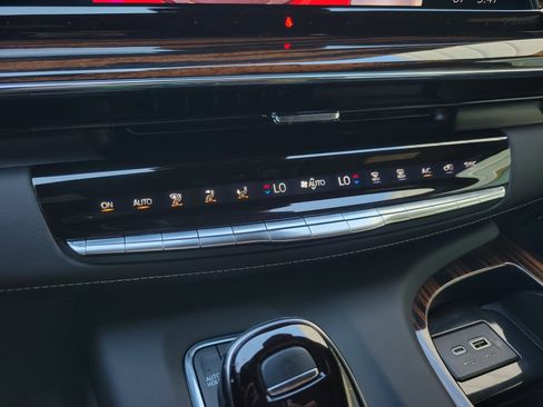 Used 2023 Cadillac Escalade ESV Premium Luxury w/ LPO, Floor Liner Package AWD/4WD image 28