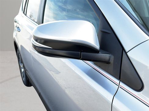 Used 2018 Toyota RAV4 XLE w/ Plus Extra Value Package image 13