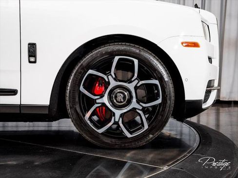 Used 2022 Rolls-Royce Cullinan Black Badge AWD/4WD image 17