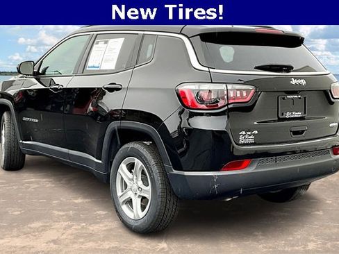 Used 2024 Jeep Compass Latitude image 4