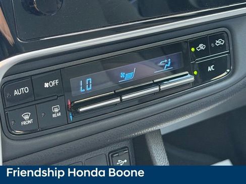 Used 2018 Toyota Corolla LE FWD image 26