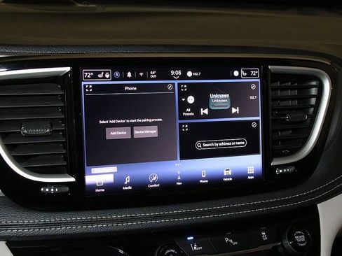 Used 2024 Chrysler Pacifica Select image 20