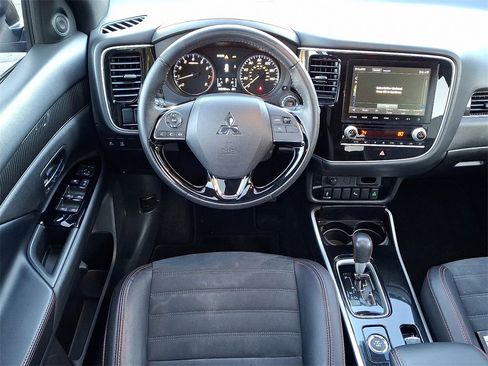 Used 2020 Mitsubishi Outlander SEL image 13