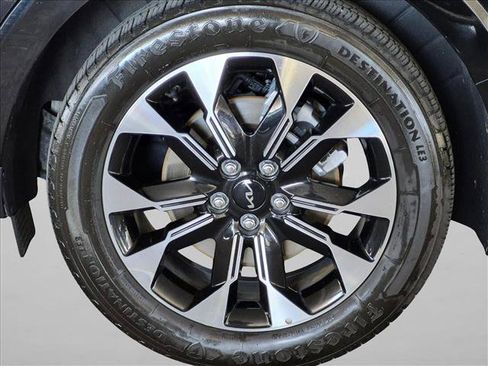 Used 2022 Kia Carnival EX FWD image 24