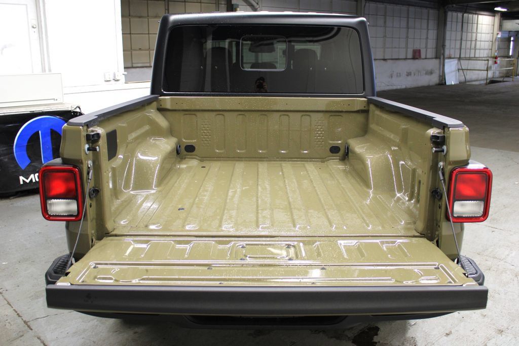 New 2026 Jeep Gladiator Sport AWD/4WD image 30