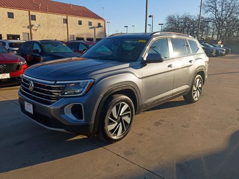 Used 2025 Volkswagen Atlas SE image 1