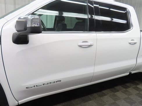 Used 2024 GMC Sierra 1500 SLE w/ X31 Off-Road Package image 37