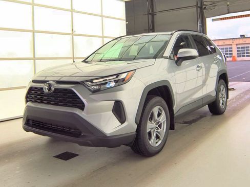 Used 2022 Toyota RAV4 XLE w/ Convenience Package AWD/4WD image 2