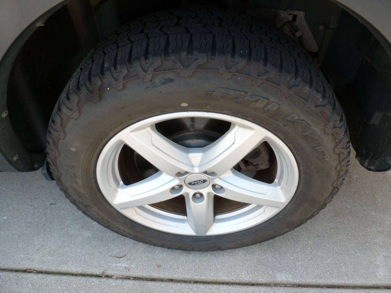 Used 2016 Ford Explorer XLT w/ Equipment Group 201A AWD/4WD image 17