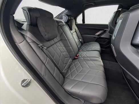 Used 2025 BMW i7 eDrive50 w/ Premium Package RWD image 19