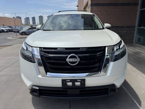 Used 2024 Nissan Pathfinder SV w/ Lighting Package (N92) image 10
