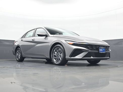 Certified 2024 Hyundai Elantra SEL FWD image 24