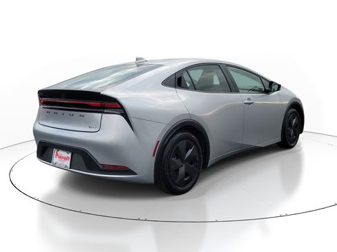 Used 2025 Toyota Prius LE image 4