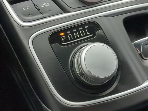 Used 2015 Chrysler 200 Limited image 26