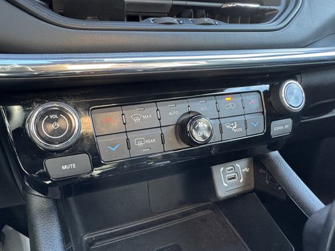 Used 2022 Jeep Compass Limited w/ (RED) Package image 28