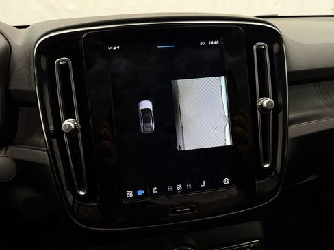Used 2023 Volvo C40 P8 Recharge Ultimate image 22