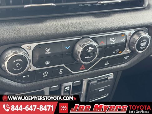 Used 2024 Jeep Wrangler Sport S image 19