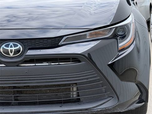 Used 2025 Toyota Corolla LE image 9