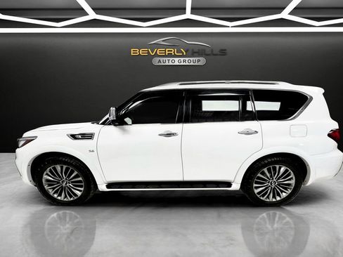 Used 2018 INFINITI QX80 4WD w/ Deluxe Technology Package image 2